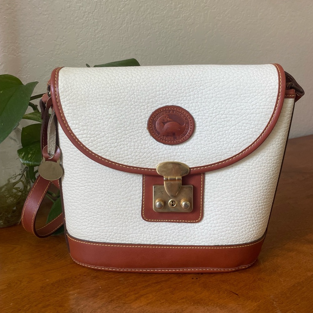 VINTAGE DOONEY & BOURKE CREAM LEATHER SADDLE TRIM CROSSBODY BAG